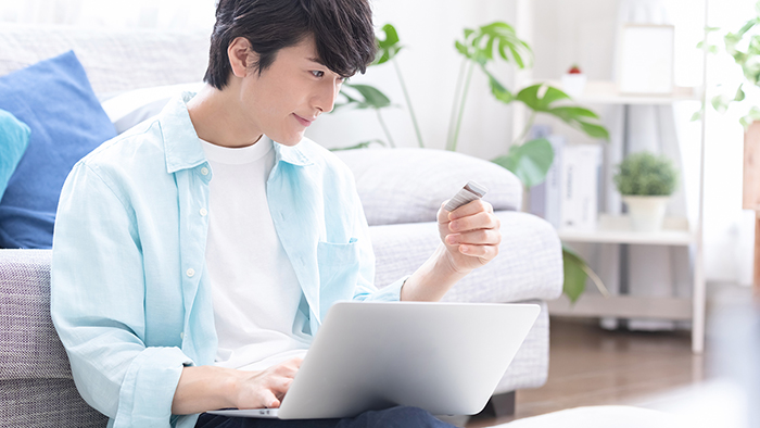 ��w���ł��N���W�b�g�J�[�h�͍��ׂ��H�����b�g��R���A���߂Ă�1���ɂ������߂̃N���W�b�g�J�[�h���Љ�